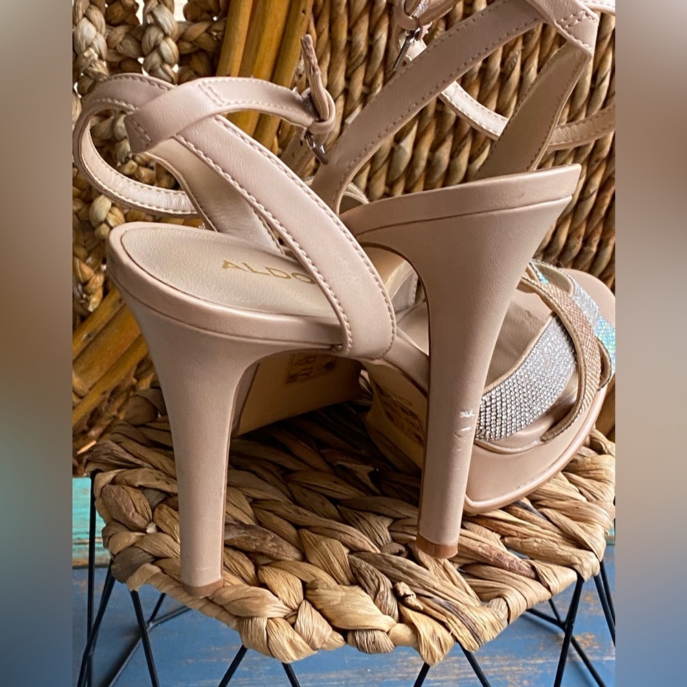 Aldo Elegant Beige and Gold Rhinestone Women's Heels Sandals Great Condition - Picture 7 of 15